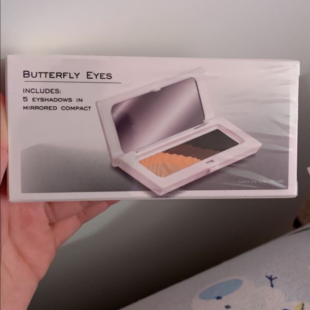 Makeover essentials butterfly eyes eyeshadow